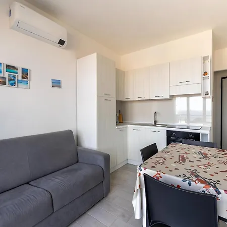 Apartman Air Conditioning, Swimming Pool And Parking Space *
