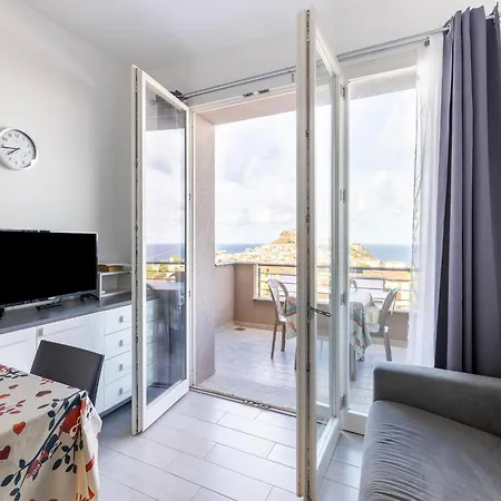 Air Conditioning, Swimming Pool And Parking Space Apartman Castelsardo