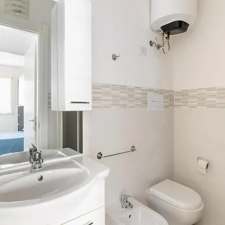 Air Conditioning, Swimming Pool And Parking Space Apartman *