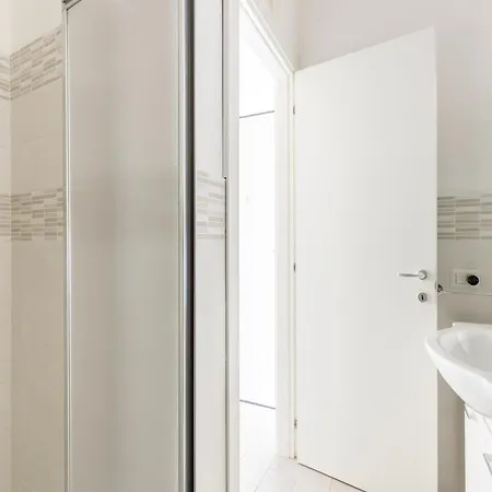 Air Conditioning, Swimming Pool And Parking Space Apartman *