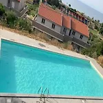 Air Conditioning, Swimming Pool And Parking Space Lejlighed