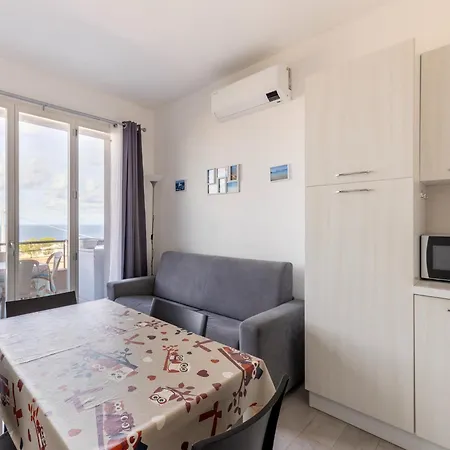 Lejlighed Air Conditioning, Swimming Pool And Parking Space Castelsardo