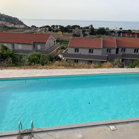 شقة Air Conditioning, Swimming Pool And Parking Space كاستيلساردو